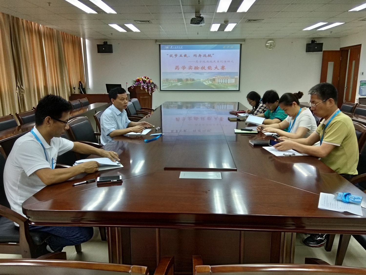 评委准备会议.jpg 评委准备会议.jpg